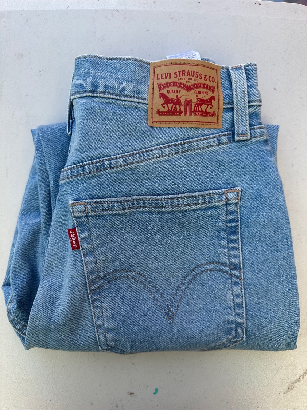NWT Levi's Light Wash Blue Denim Jeans with Leather Patch